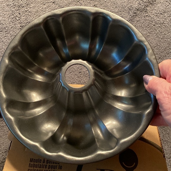 Never Used Pampered Chef Fluted Cake Pan - Picture 10 of 11